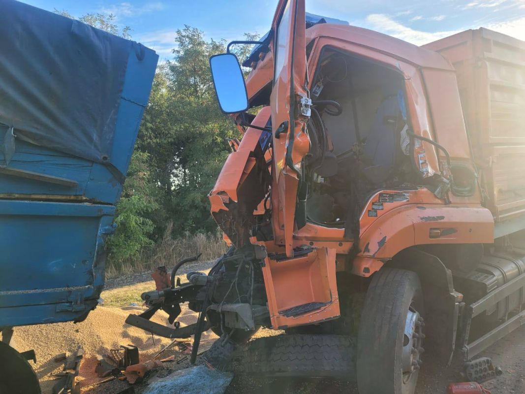 Курские полицейские прокомментировали столкновение двух большегрузов