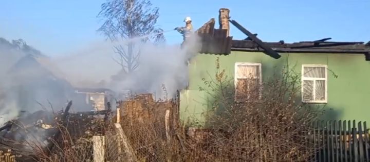 В Курской области одновременно сгорели два дома