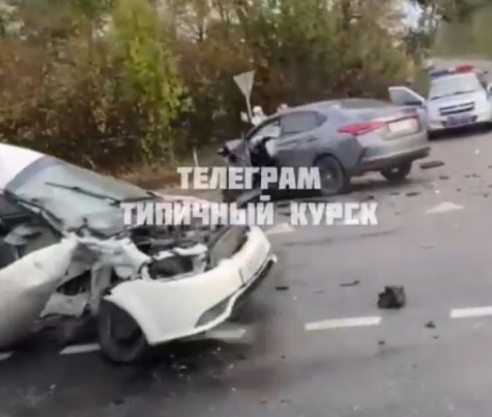 В Курской области две машины попали в жуткое ДТП на трассе