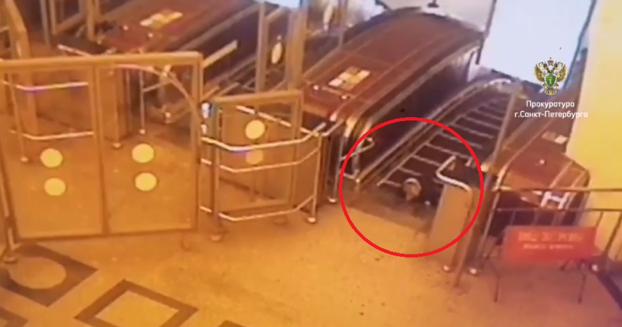 Эскалатор раздробил пальцы ребёнку (ВИДЕО)