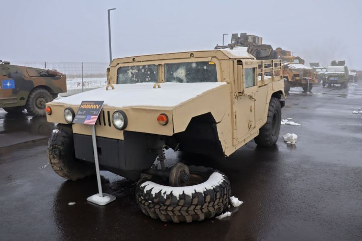 Курян пригласили на выставку трофейной техники