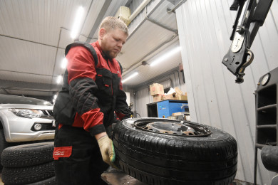 Что делать водителю, не успевшему вовремя поменять резину на зимнюю