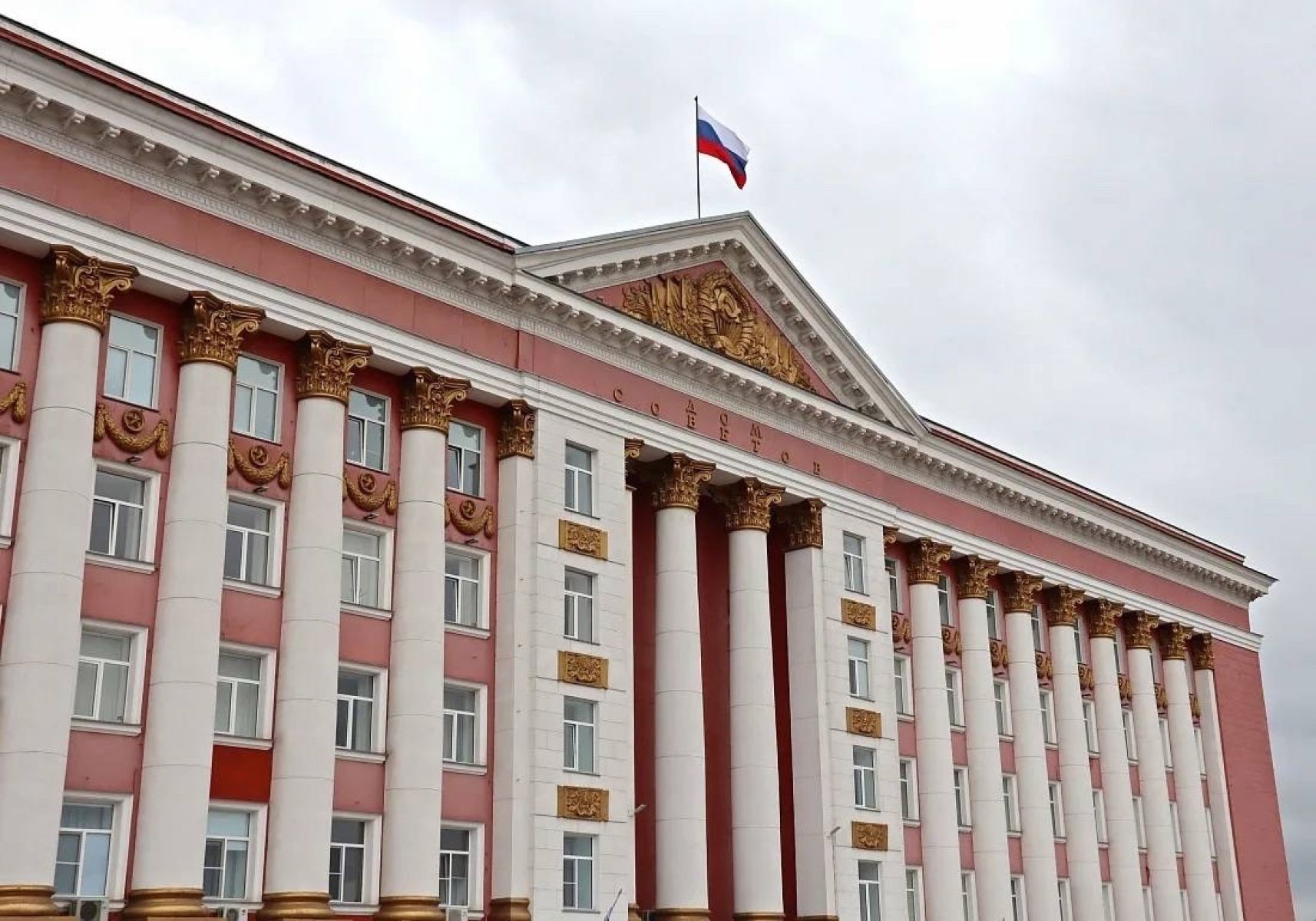 Исполняющий обязанности губернатора Курской области распустил правительство