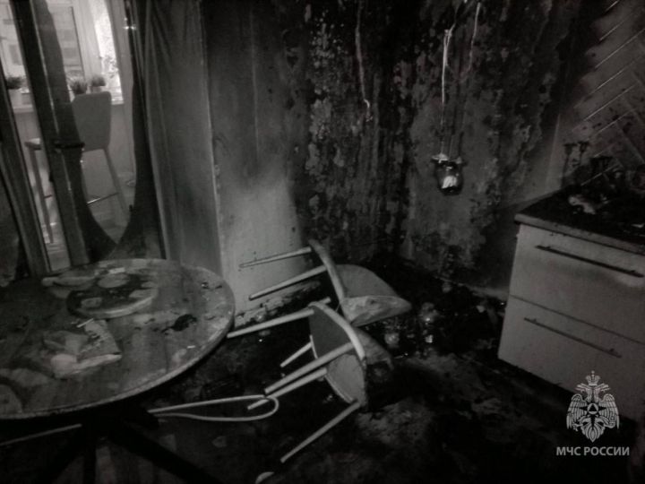 В Курской области двоих детей спасли из горящей квартиры