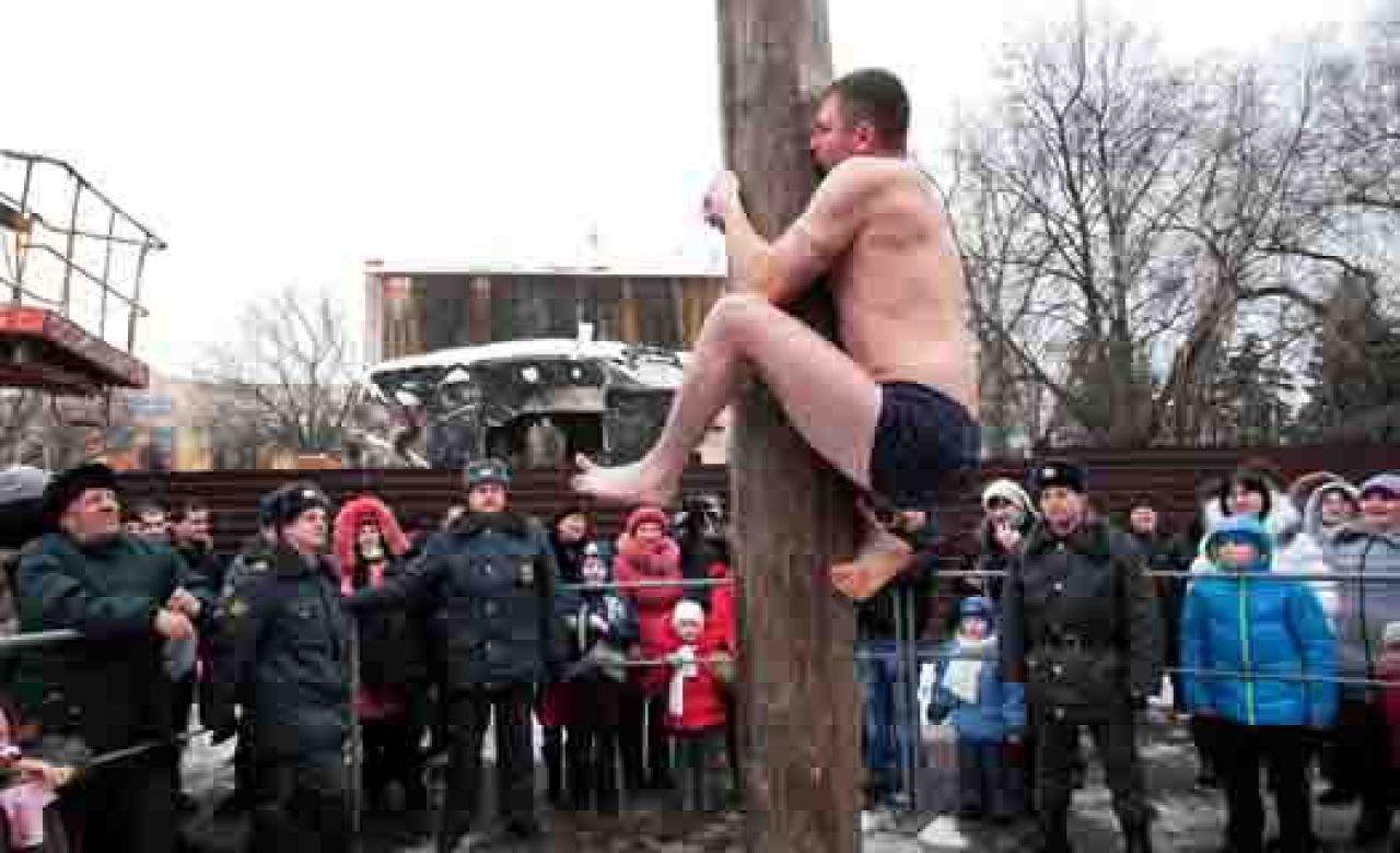 На проводах Масленицы куряне съели 2 000 блинов и тонну шашлыков