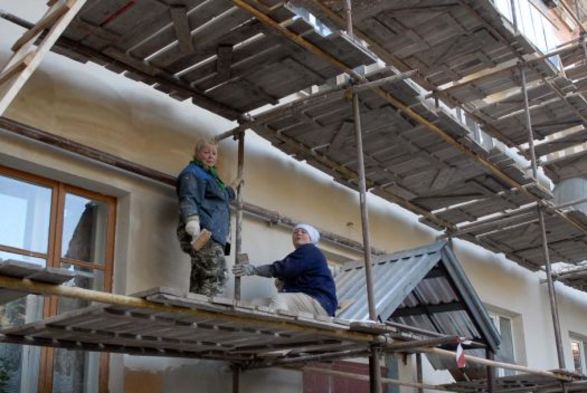 Решать, хотите ли вы отремонтировать дом нужно уже сейчас, чтобы летом начать работы