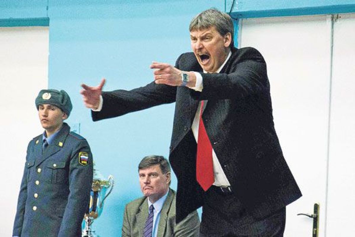 Сдержанный наставник на площадке превращается в неистового фаната своей команды