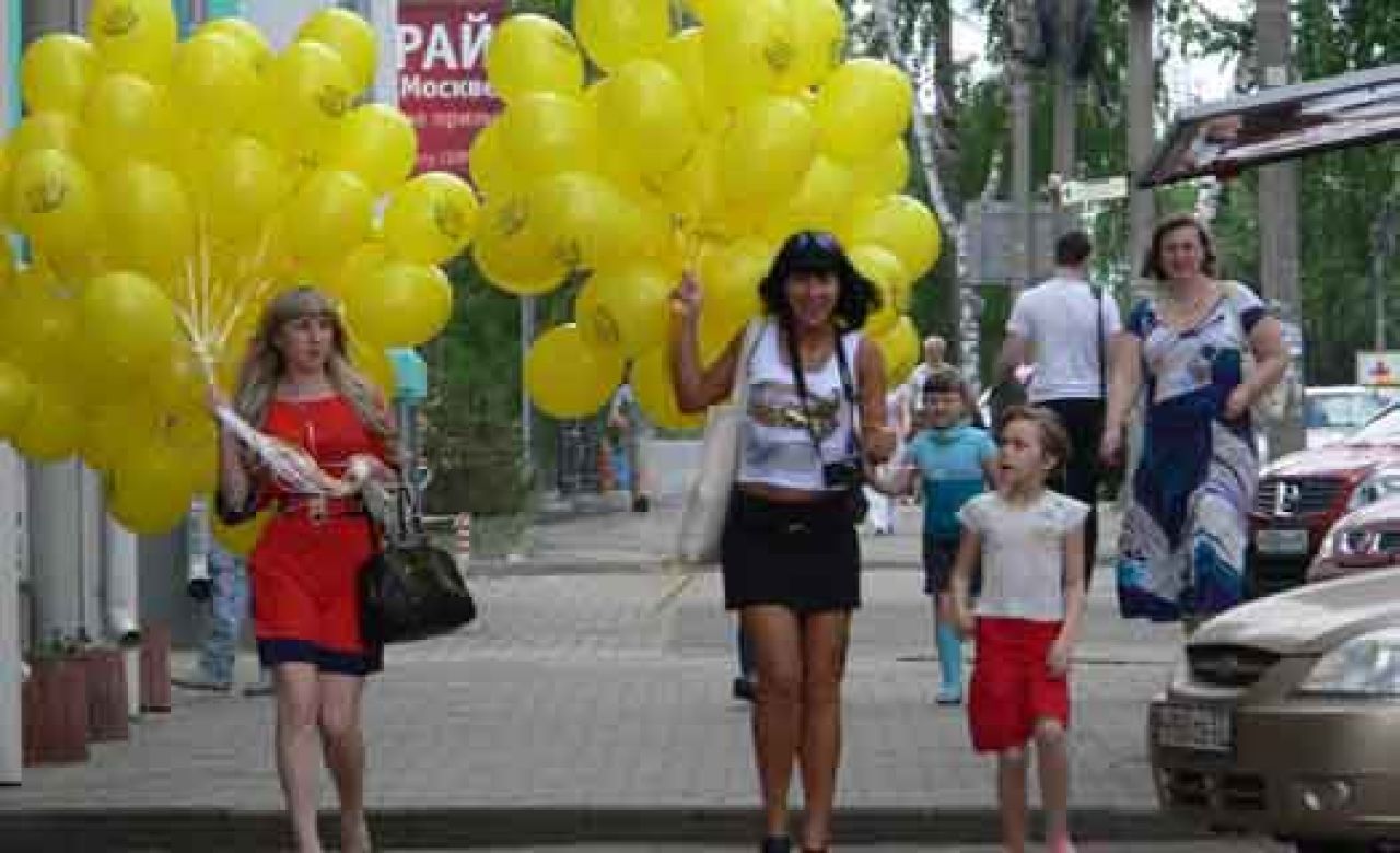 В Курске «Житьё» поздравило горожан с Днём Победы