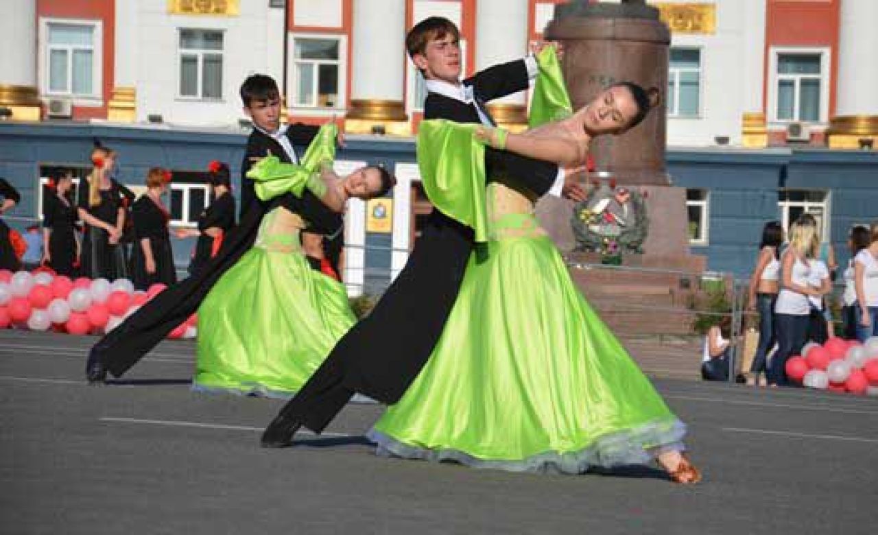 На Красной площади станцевали 700 курян