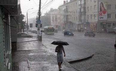 Вчера на курян обрушился град и ливень