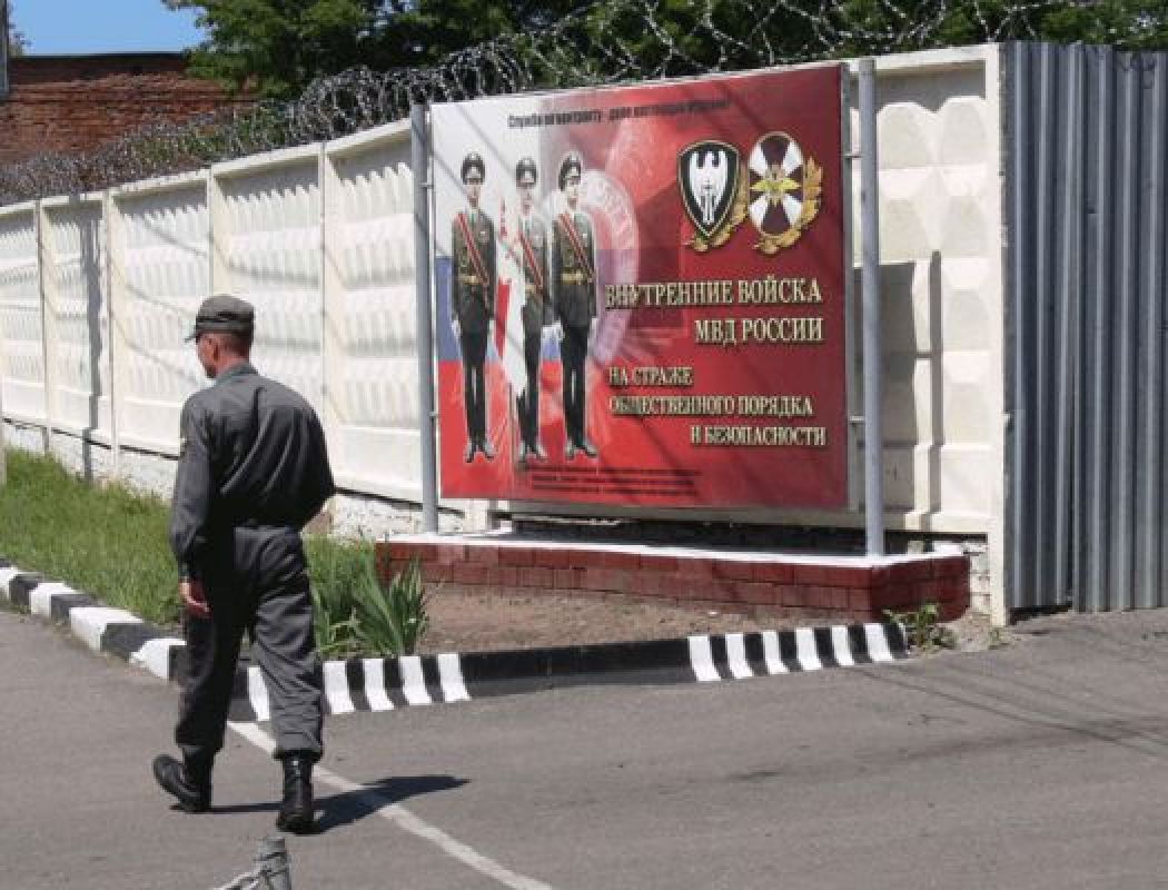 По неофициальной информации, всех офицеров внутренних войск проверили на наркотики