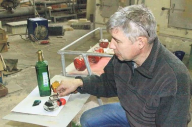 Пристрастился к бутылке
