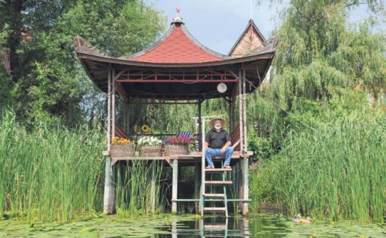Пагода быстро стала на реке Воронеж достопримечательностью