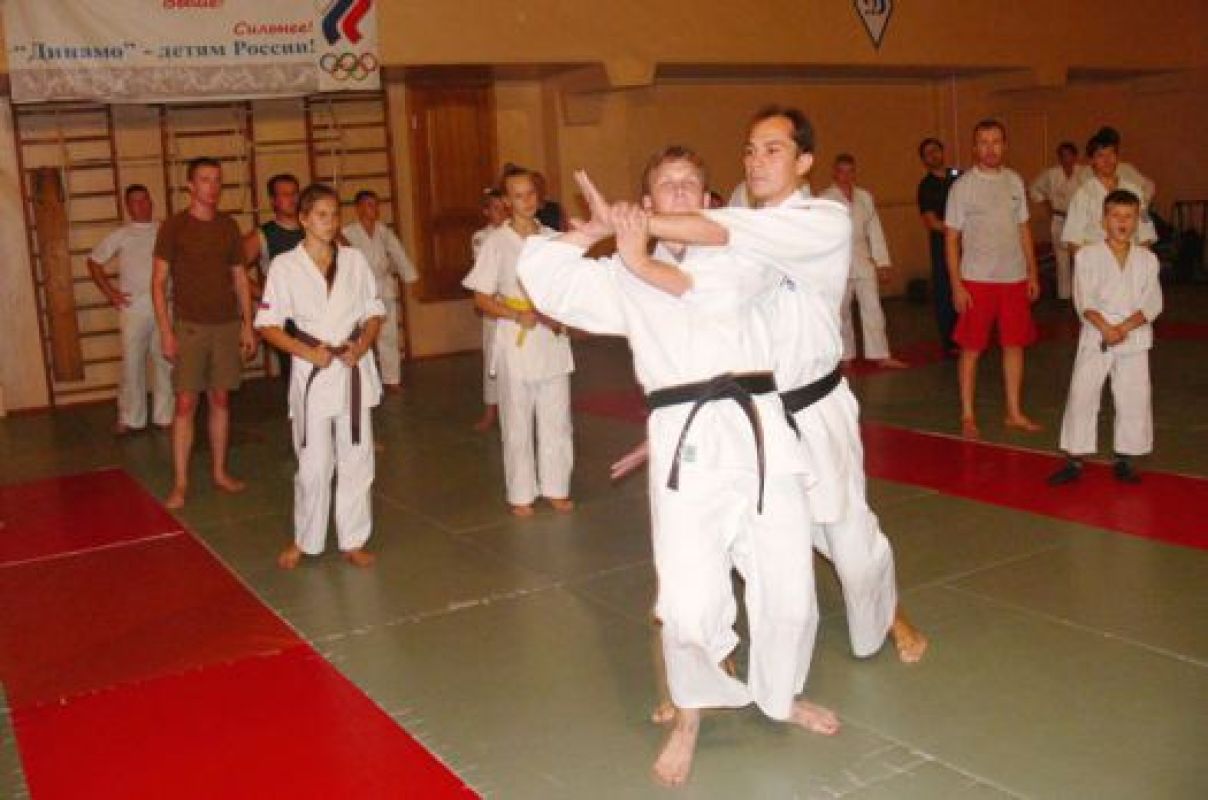 Айкидо часто называют борьбой для умных — 
в ней надо предугадать движения соперника