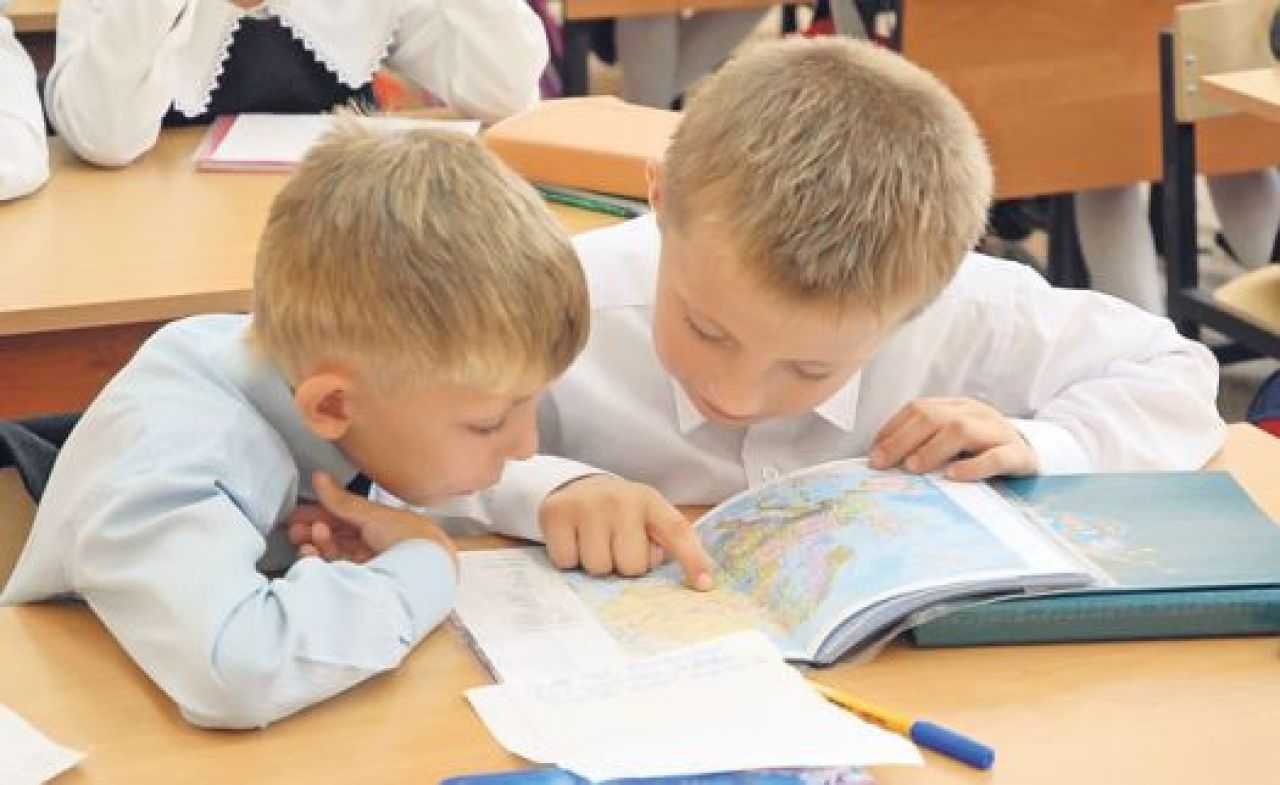 В среднем комплект учебников для первоклассника обходится родителям в три тысячи рублей