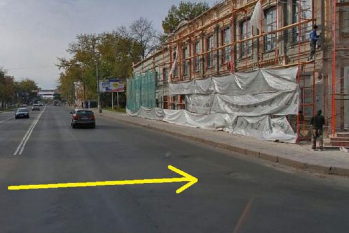 Перекрёсток улиц  Дзержинского и Павлуновского — яркий пример уличной магии с исчезновением люков