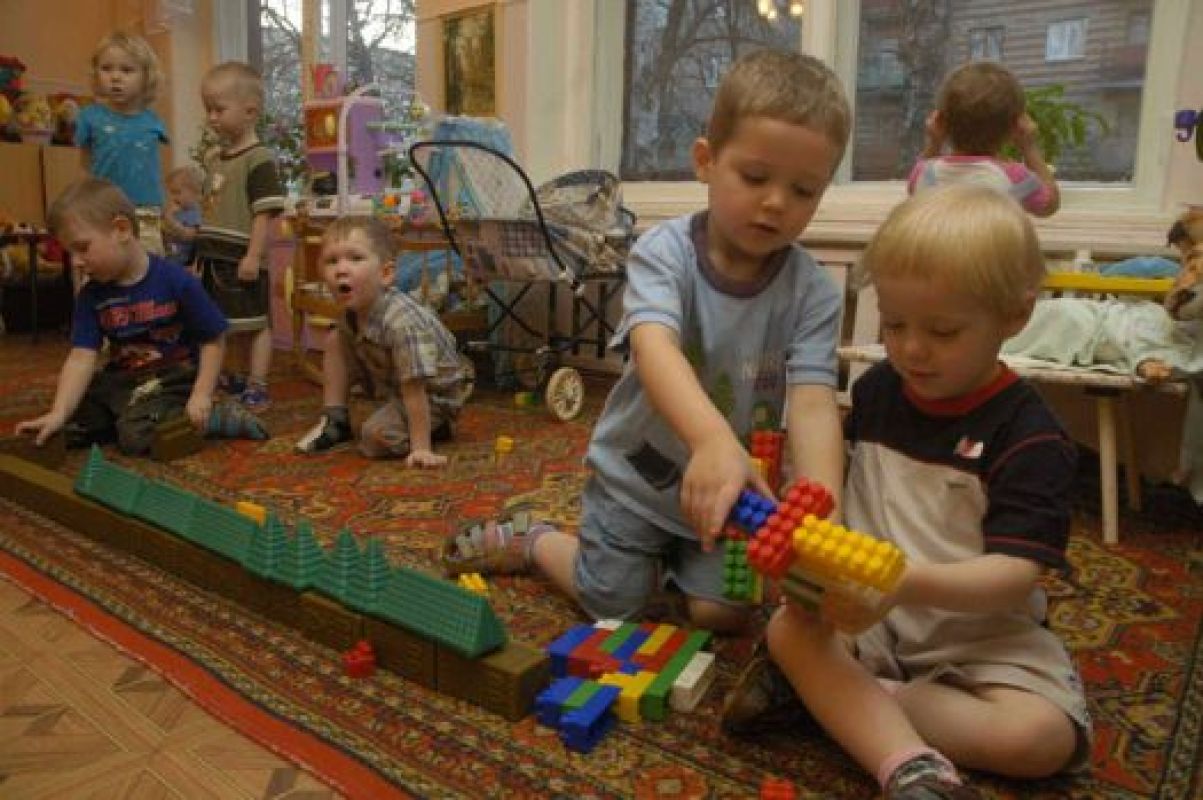 Может быть, сегодняшние дети через много лет действительно построят детские сады для всех