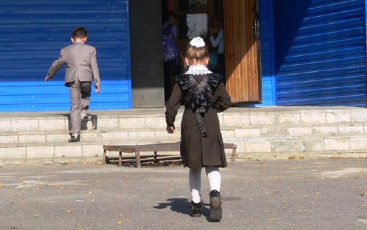 Первый за 30 лет ремонт в школе начали делать при одном директоре, а заканчивают уже при другом