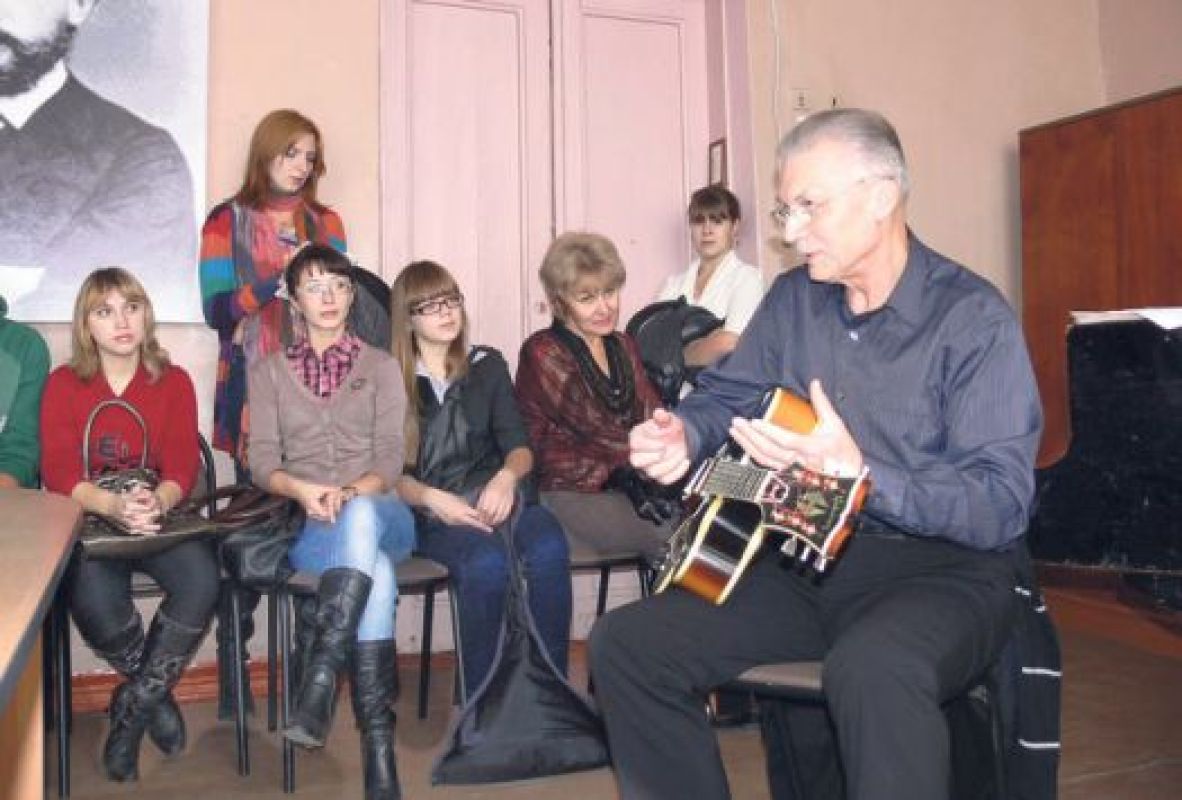 Легендарный гитарист и педагог Алексей Кузнецов делится своим мастерством