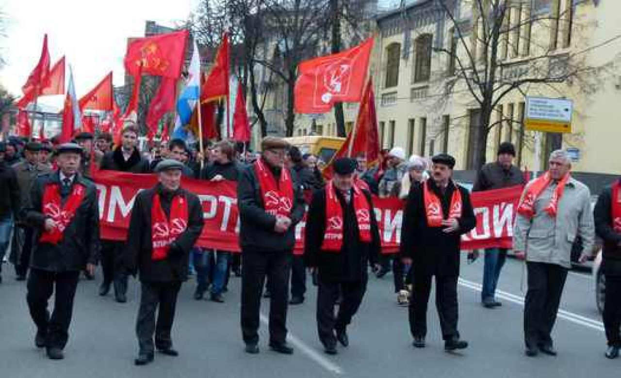 Курские коммунисты отметили 95-летие Октябрьской революции