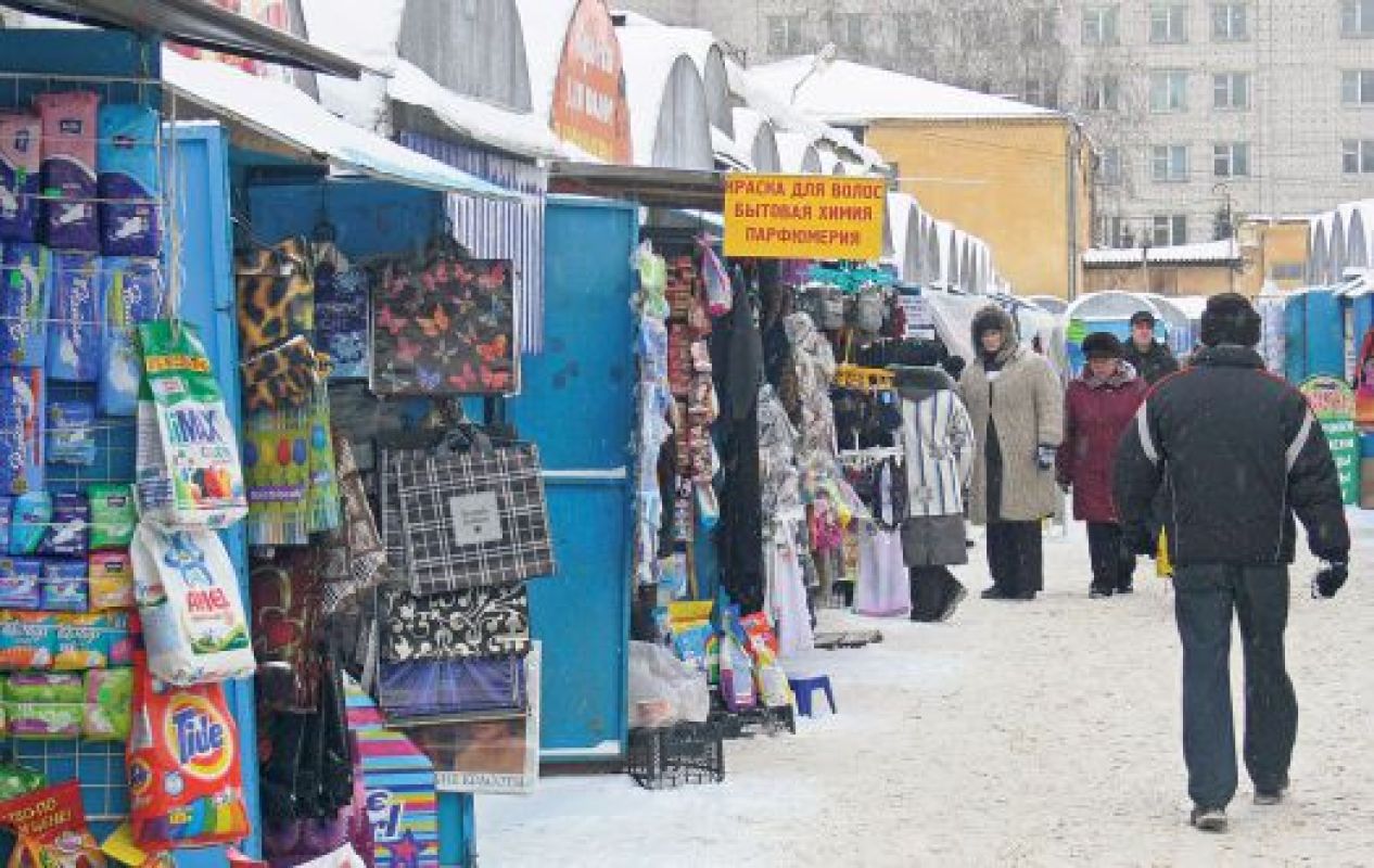 Тихо шифером шурша, крыша едет не спеша и у торговцев, и у хозяев городских рынков