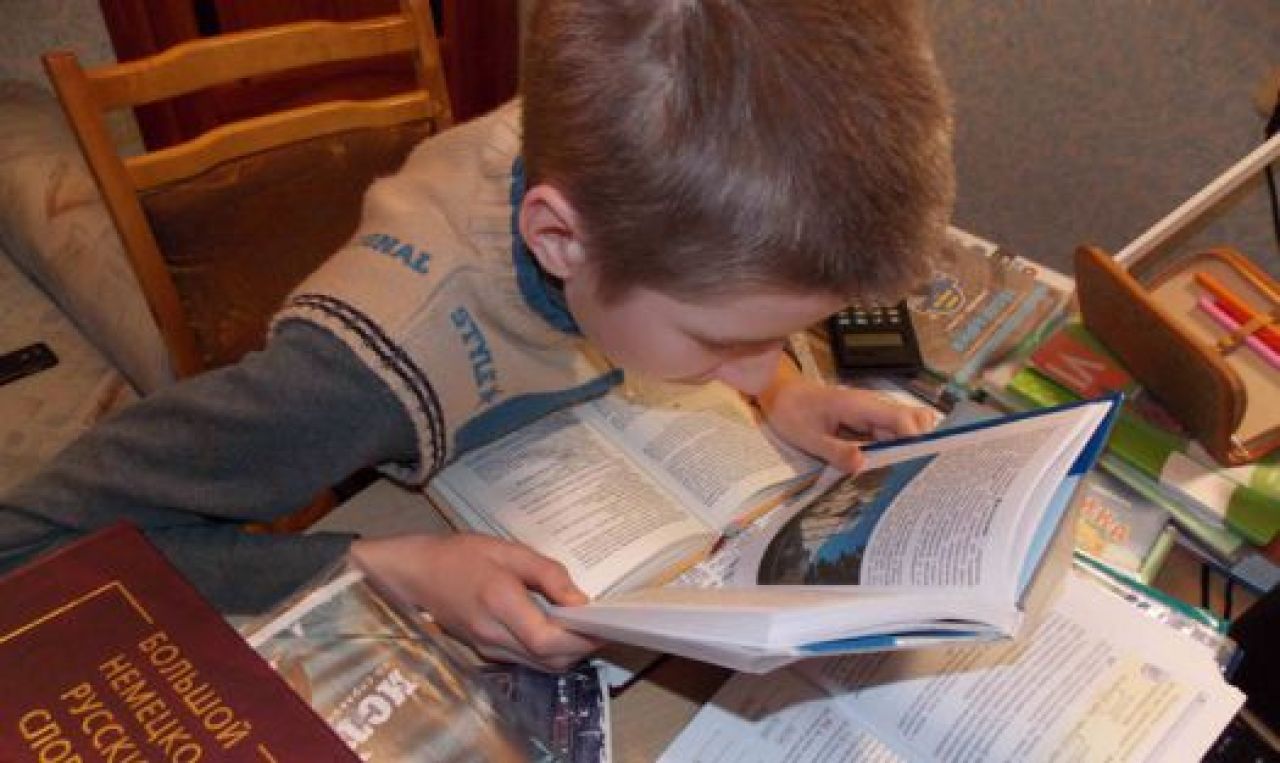 Список для внеклассного чтения школьникам рекомендовали, но часы литературы сократили с пяти до двух