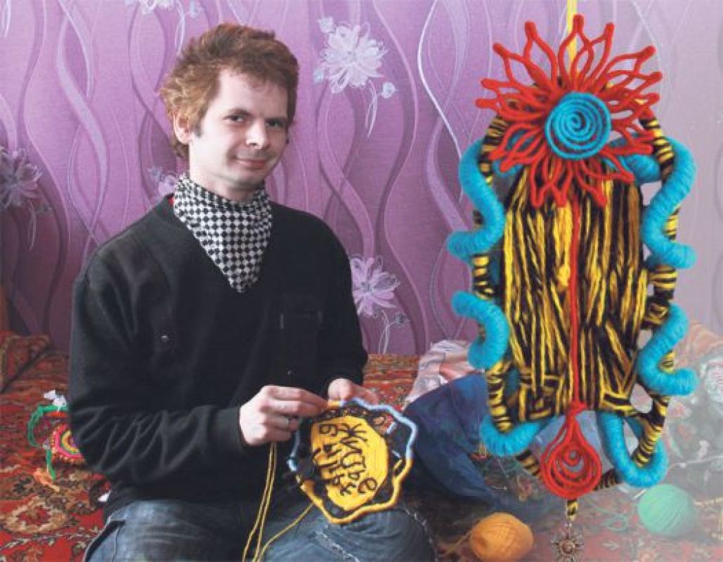 Для любимой газеты Анатолий сделал особый оберег — чтобы наши новости были только хорошими!