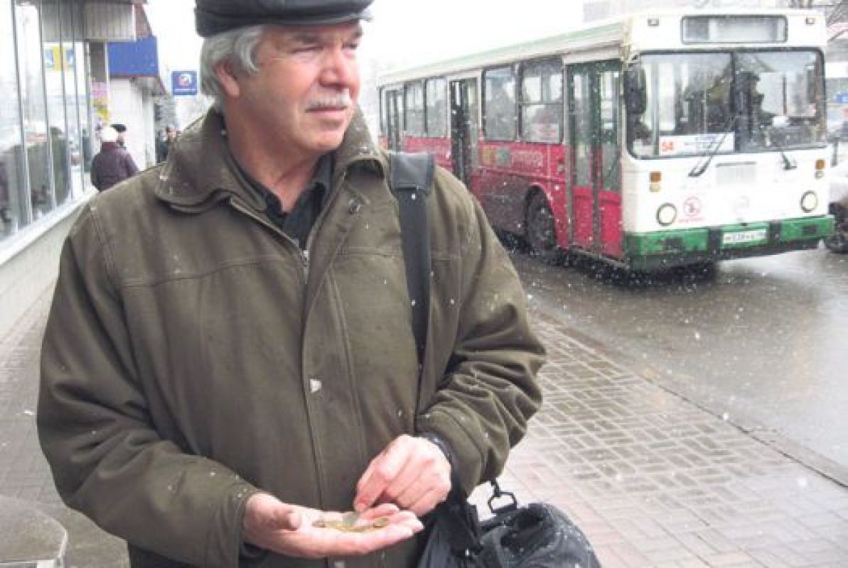 Обладателям транспортных карт пора снова заводить в карманах мелочь на проезд