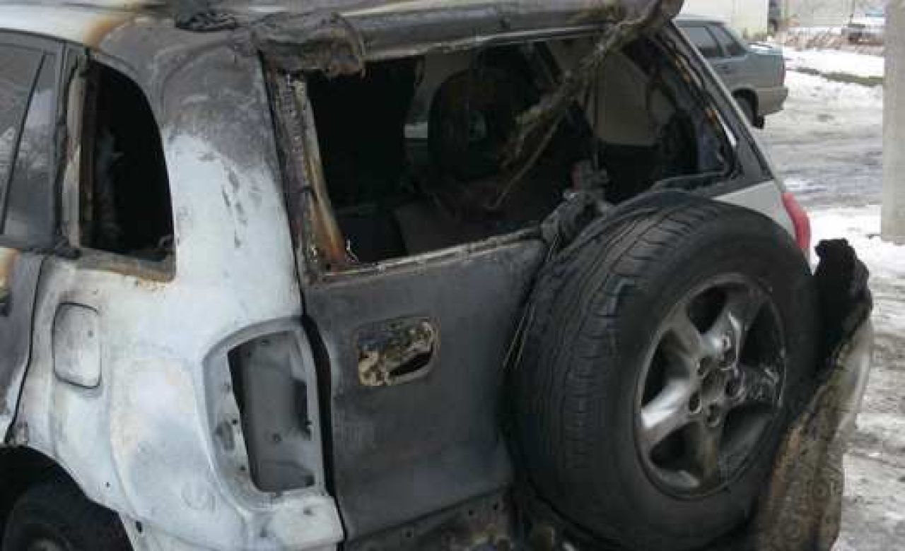 В Курске в районе КЗТЗ сгорела машина