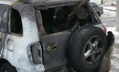 В Курске в районе КЗТЗ сгорела машина