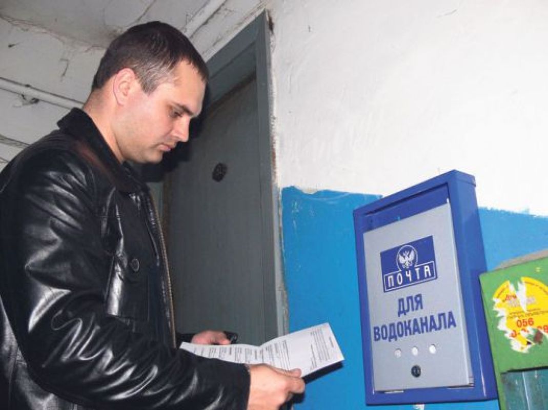 Из 50 установленных ящиков два уже сломаны. Так что карточки с личными данными могут попасть в чужие руки