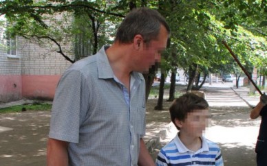 Мужчина попал под суд за то, что ударил школьника по голове