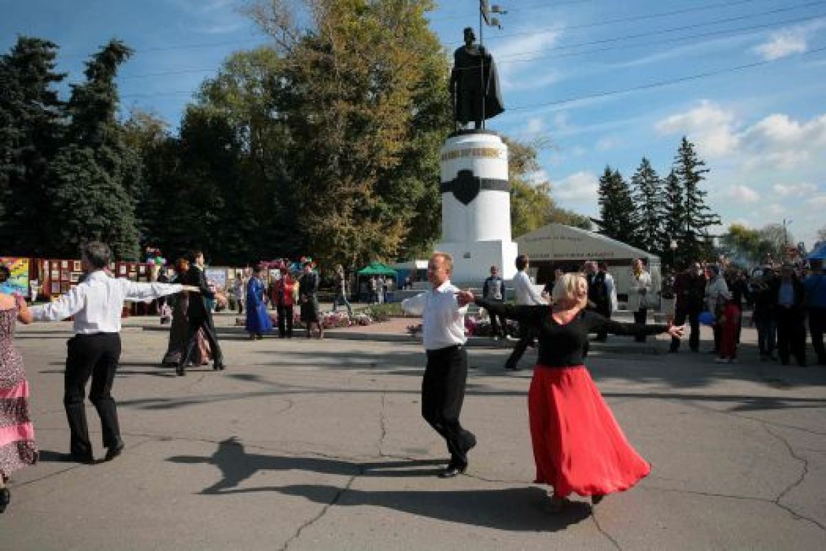 Курян приглашают потанцевать под открытым небом