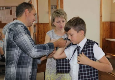 Курским школьникам запретили джинсы и пирсинг