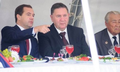 Ветеранов заставили ожидать опоздавшего премьера