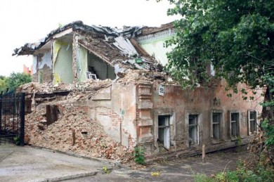 Чиновники курской мэрии сдали в аренду 23 дома под снос