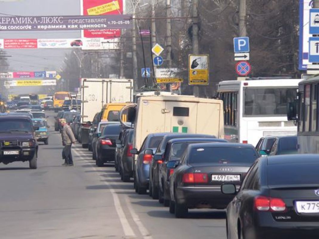 Лето этого года запомнится курянам небывалыми до этого пробками и тщетными попытками в них не попасть