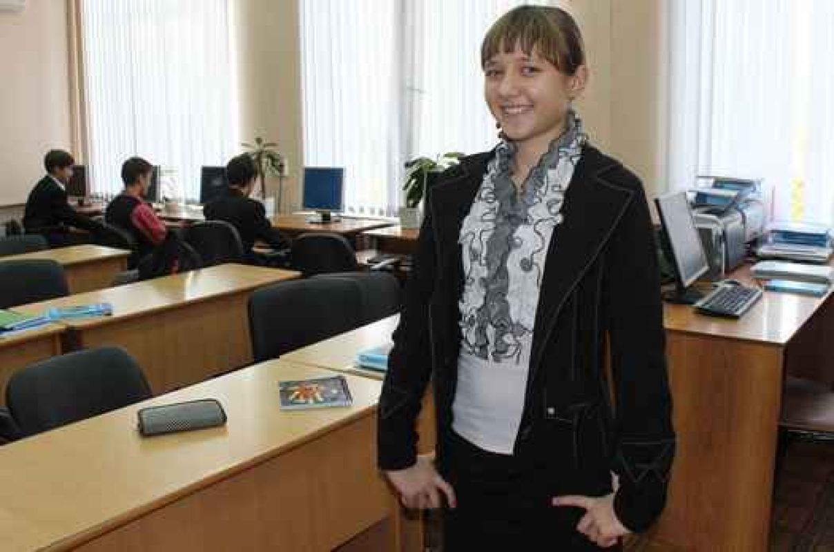 Курская школьница нашла на улице деньги и сдала их в банк