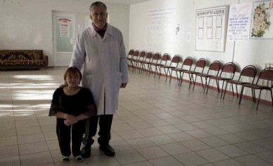 В Курской области самой маленькой жительнице России Виктории Потаповой требуется...