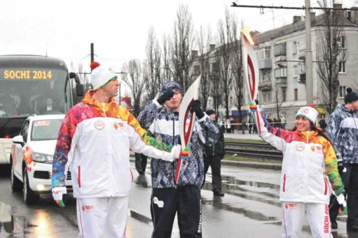 Олимпийский огонь неоднократно потухал в руках многих знаменитостей, а у Владимира Винокура горел ярким пламенем