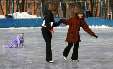 Покататься на коньках в Курске можно за 50 рублей