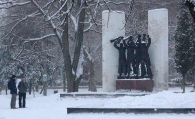 В Курске собирают подписи против переноса захоронений из парка «Бородино»