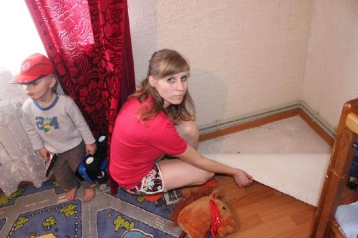 Похоже, дома для сирот строились по принципу «дарёному коню в зубы никто смотреть не будет»