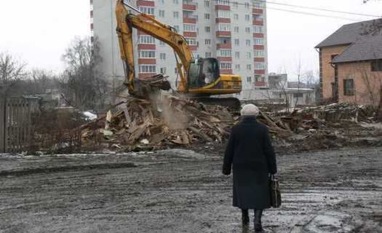 В Курске новую трехполосную дорогу по улице 50 лет Октября запустят до 1 ноября