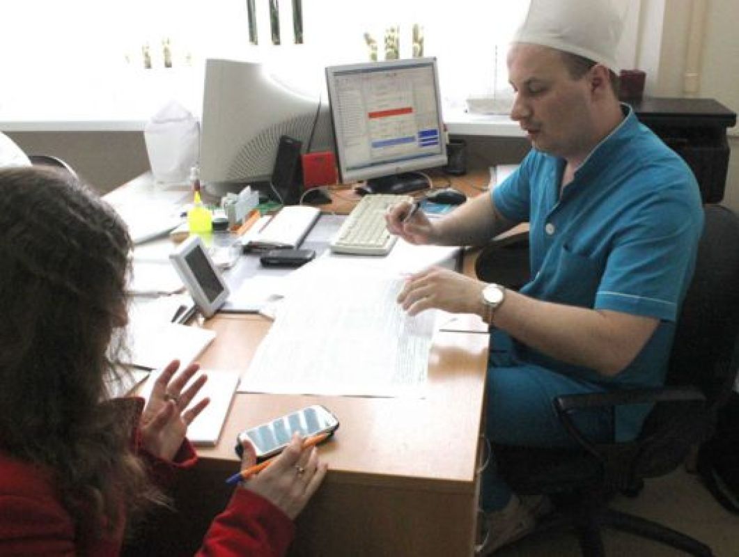 Теперь сердечникам сидеть в очередях к врачу придётся гораздо реже — точное время приёма им сообщают по SMS