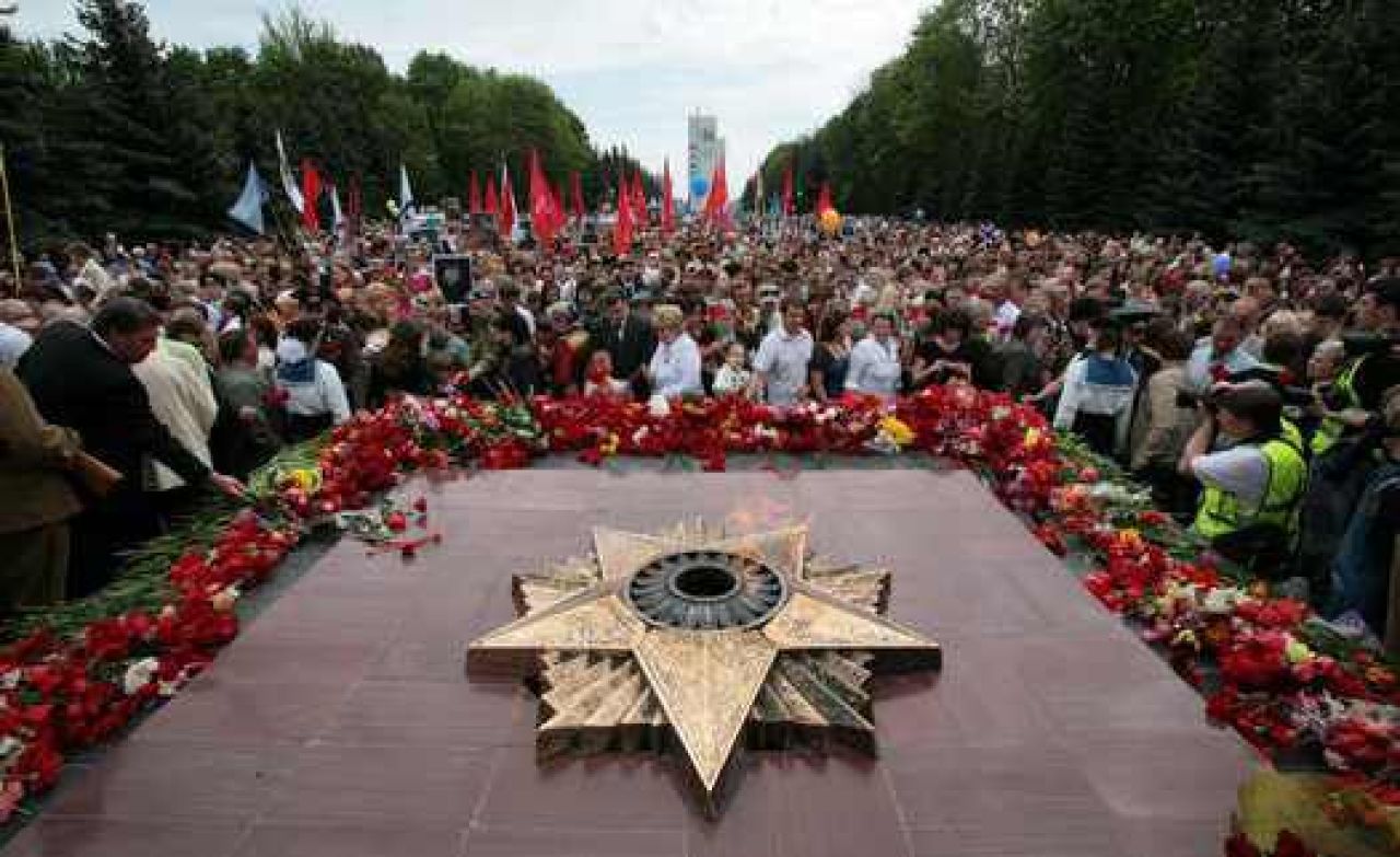 На ремонт памятников в Курске выделили 4,5 миллиона рублей