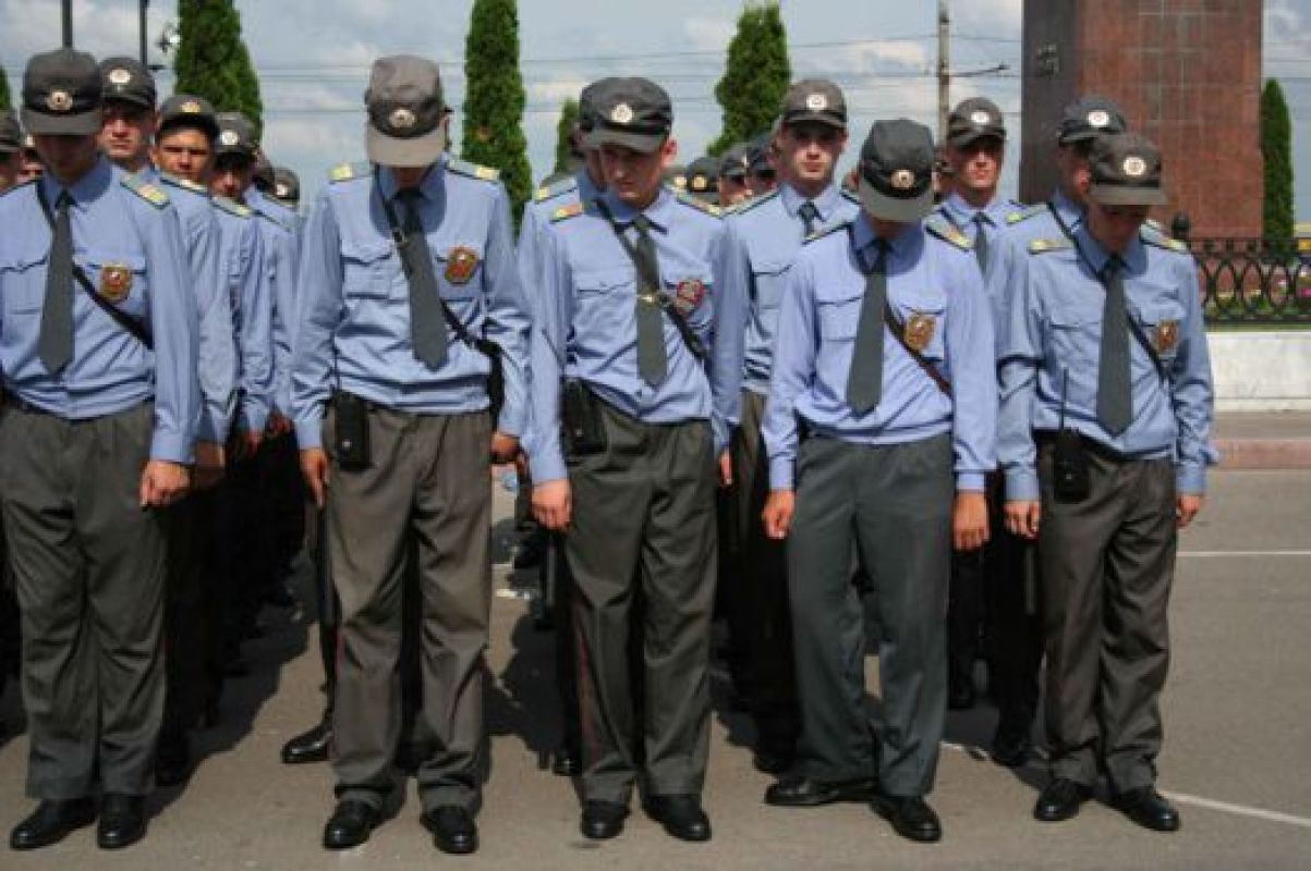 Всех впускать, никого не выпускать!