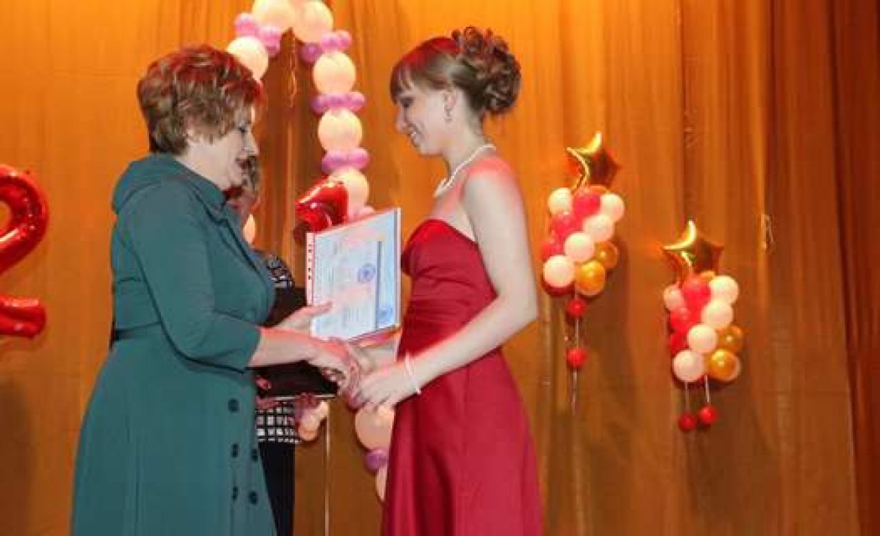 Из-за украинского кризиса в Курске подорожали выпускные платья