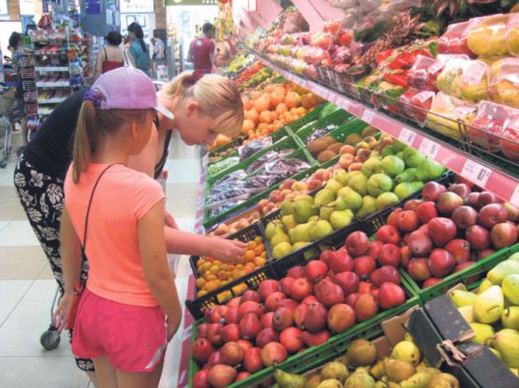 Продавцы отмечают, что в последнее время покупатели всегда спрашивают, откуда товар, 
и предпочтение отдают отечественным продуктам