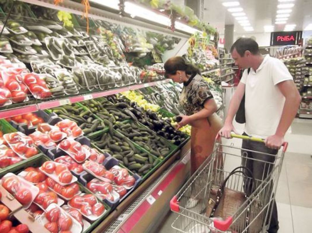Полки супермаркетов пока заполнены продукцией, поставленной до введения санкций